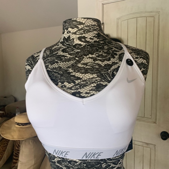 🌺CLOSET CLOSING EVERYTHING MUST GO $20 OFF RETAIL $44🌺NIKE INDY BRA MED & LRG - Picture 5 of 5
